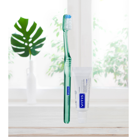 Vitis® Tandenborstel Medium met Vitis® Whitening tandpaste 15 mL-Dentaid-Sordent